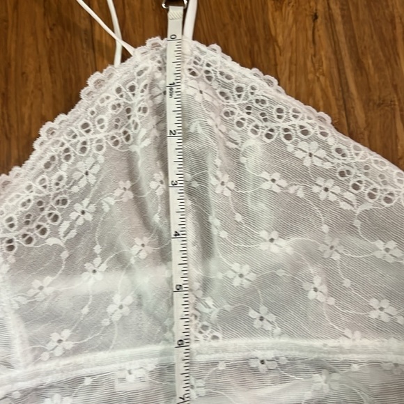 b.tempt’d white lace bralette, Sz XL, adjustable straps, lined in front, - Picture 14 of 15